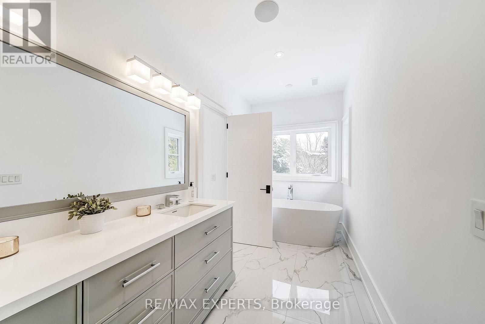 278 Mineola Road E, Mississauga, Ontario L5G 2G3 - Photo 34 - W12549182