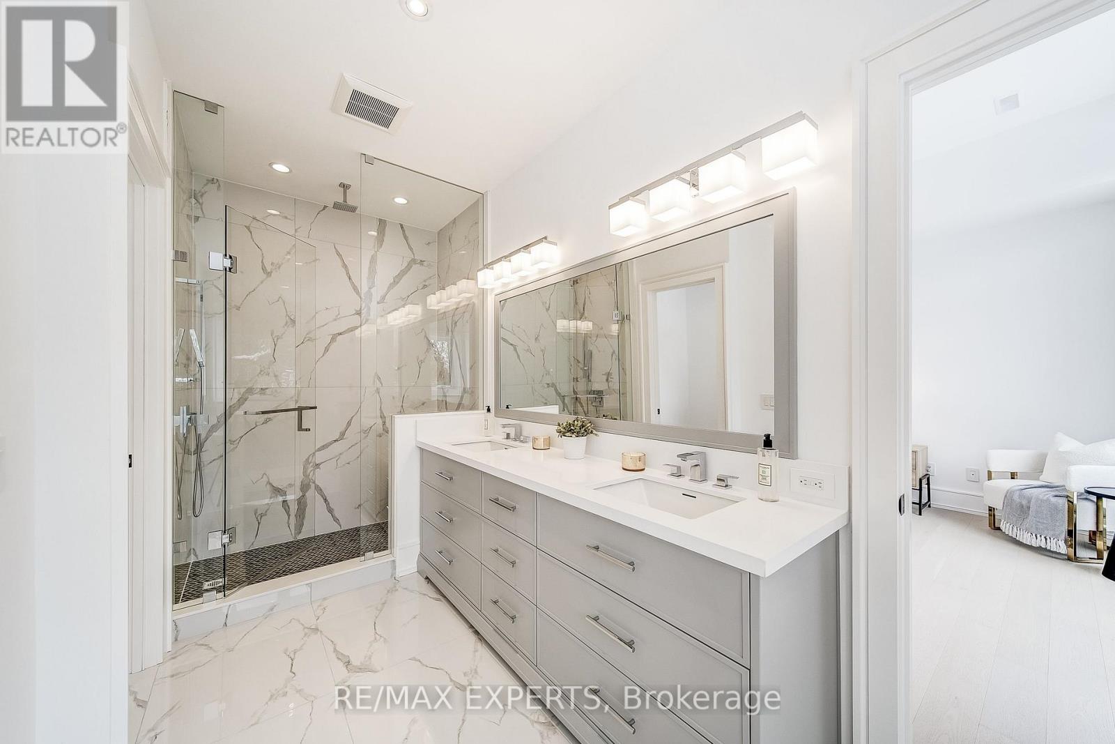 278 Mineola Road E, Mississauga, Ontario L5G 2G3 - Photo 35 - W12549182