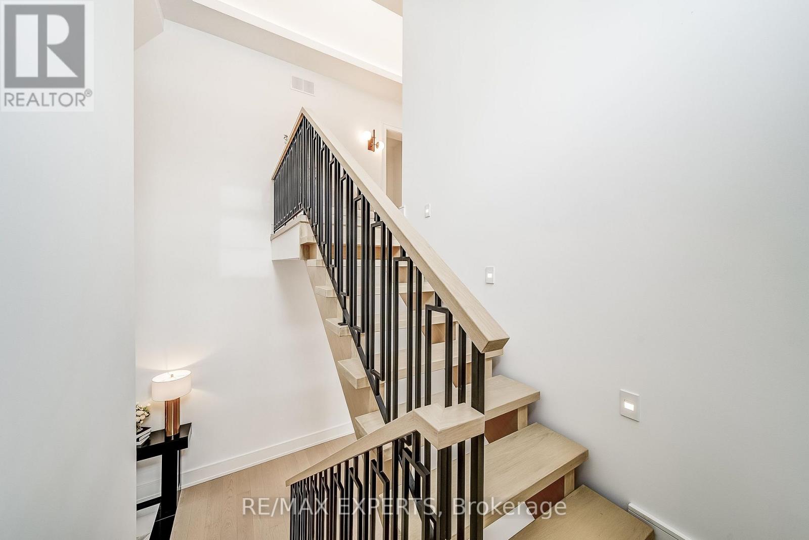 278 Mineola Road E, Mississauga, Ontario L5G 2G3 - Photo 36 - W12549182