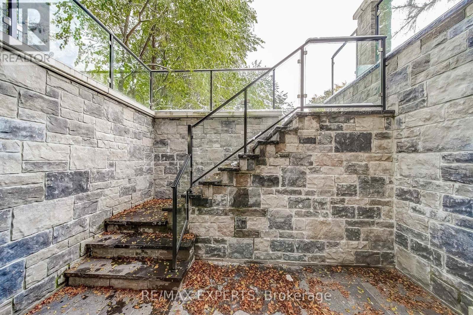 278 Mineola Road E, Mississauga, Ontario L5G 2G3 - Photo 45 - W12549182