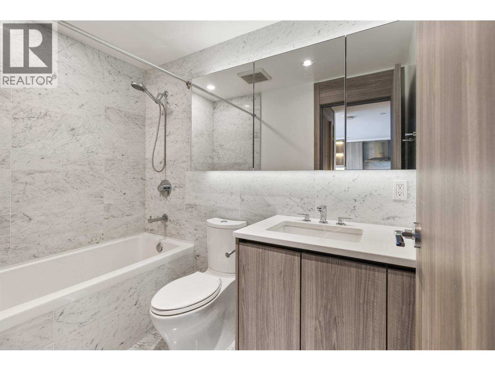 2410 4720 Lougheed Highway, Burnaby, British Columbia  V5C 0M8 - Photo 2 - R3065164