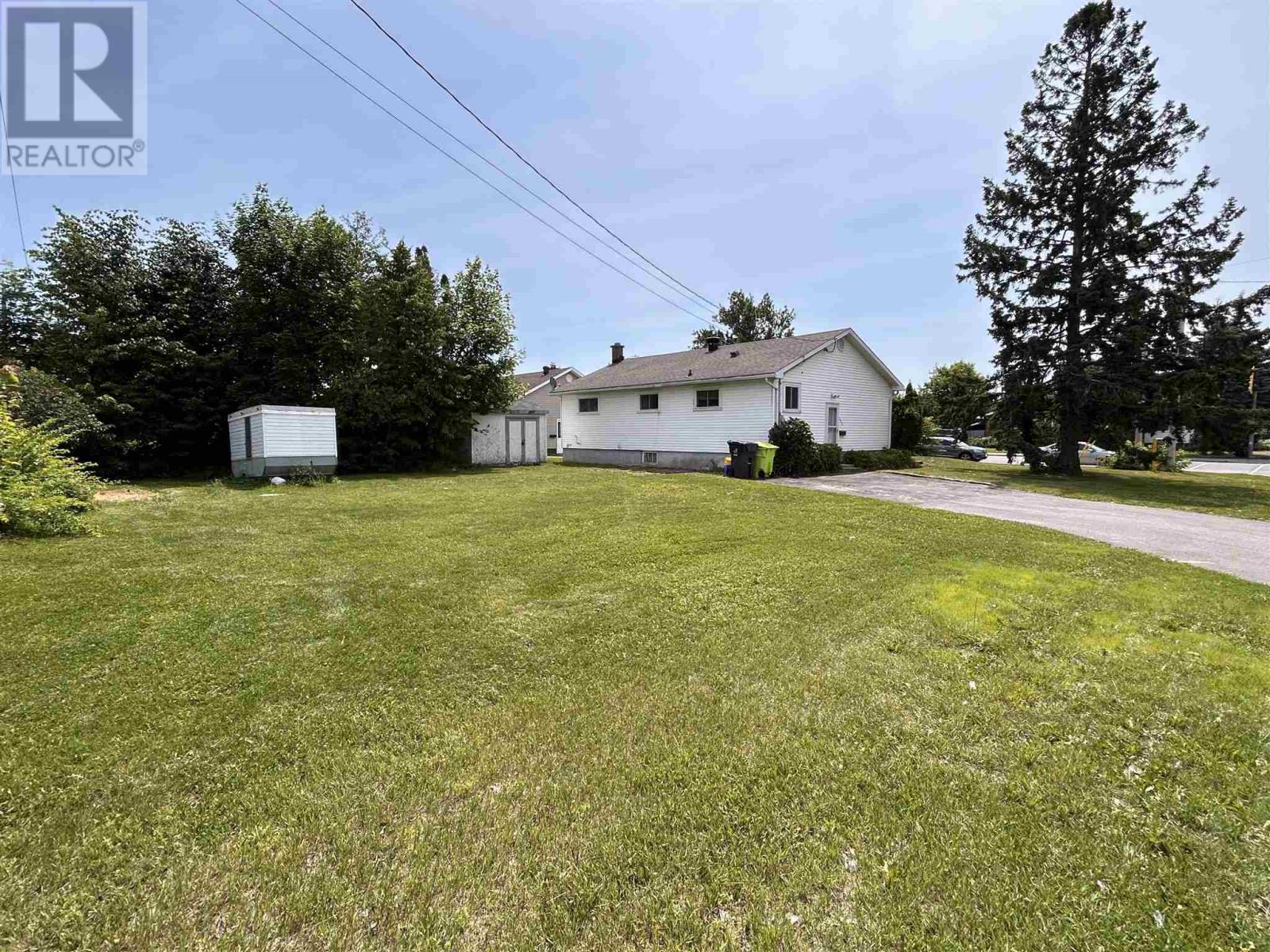 504 Mcnabb St, Sault Ste. Marie, Ontario P6B 1Z4 - Photo 3 - SM251804