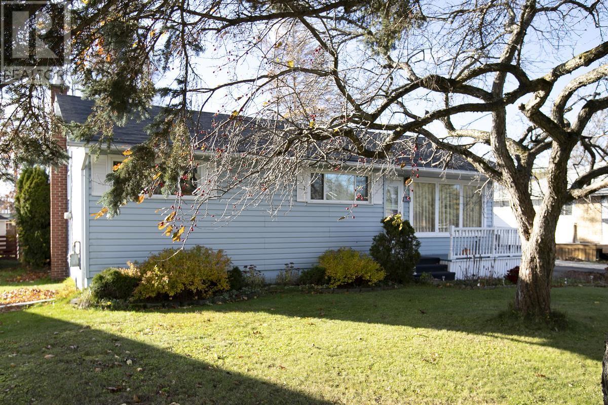 537 Placid Ave, Sault Ste. Marie, Ontario P6B 3M4 - Photo 2 - SM253191