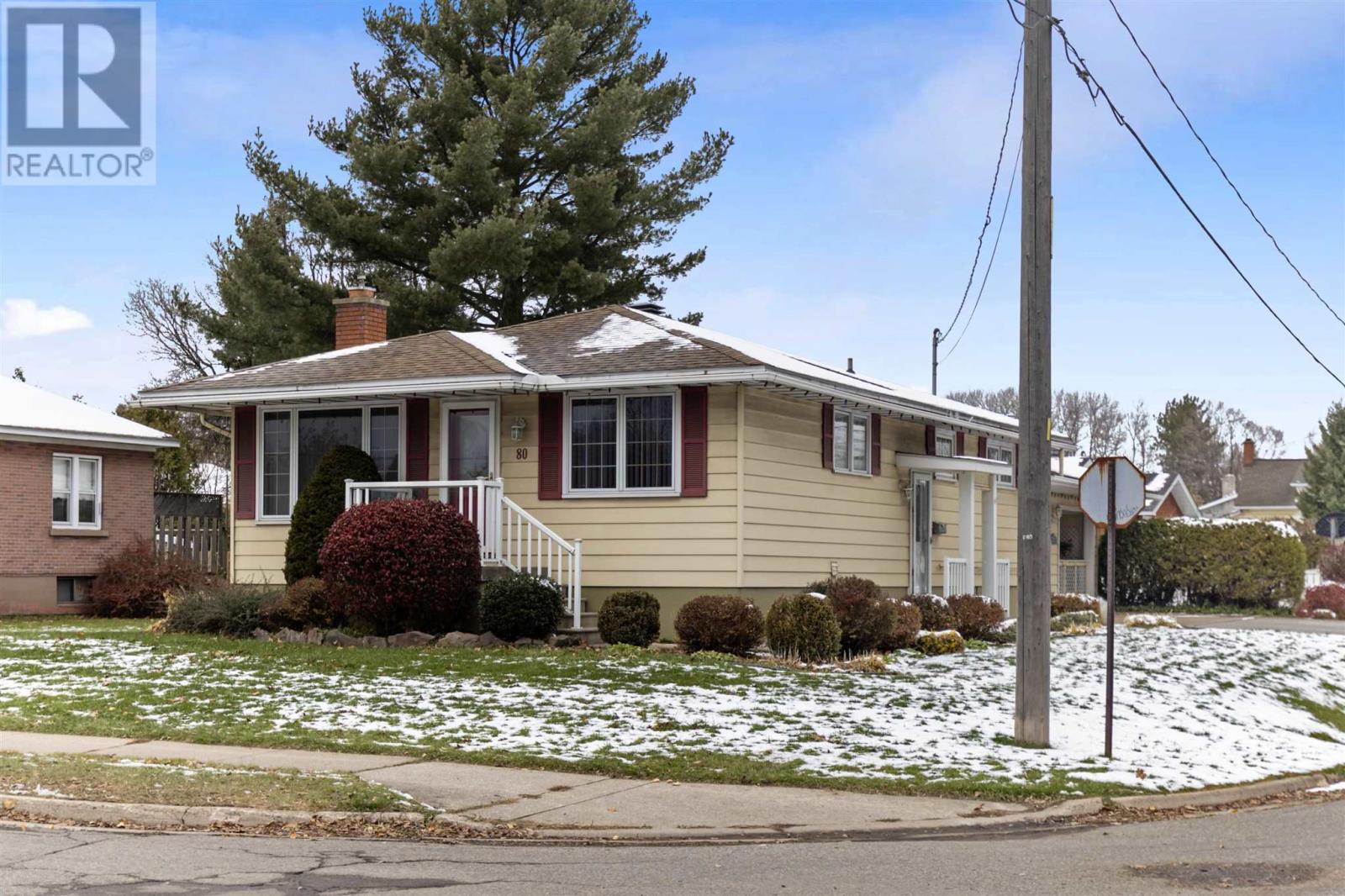 80 Asquith St, Sault Ste. Marie, Ontario P6C 1P5 - Photo 1 - SM253249