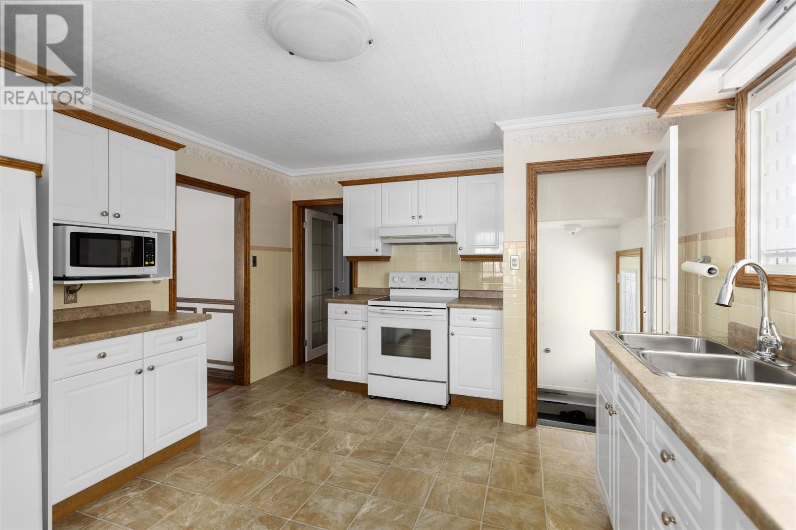 80 Asquith St, Sault Ste. Marie, Ontario P6C 1P5 - Photo 3 - SM253249