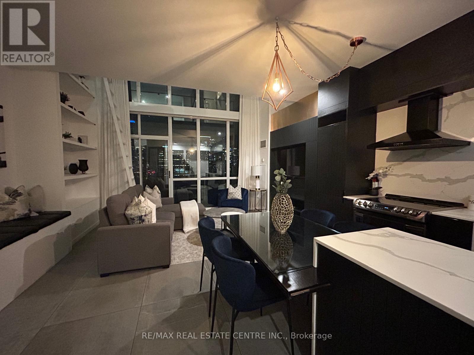 503 - 220 Burnhamthorpe Road W, Mississauga, Ontario L5B 4N4 - Photo 2 - W12537064