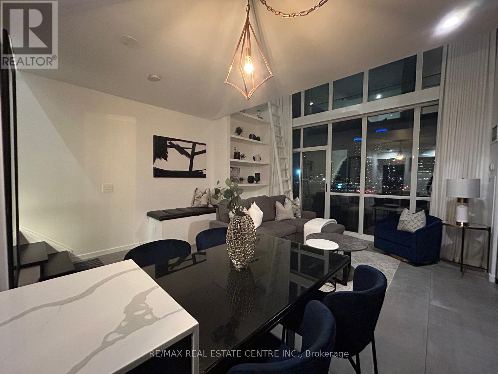 503 - 220 Burnhamthorpe Road W, Mississauga, Ontario L5B 4N4 - Photo 3 - W12537064