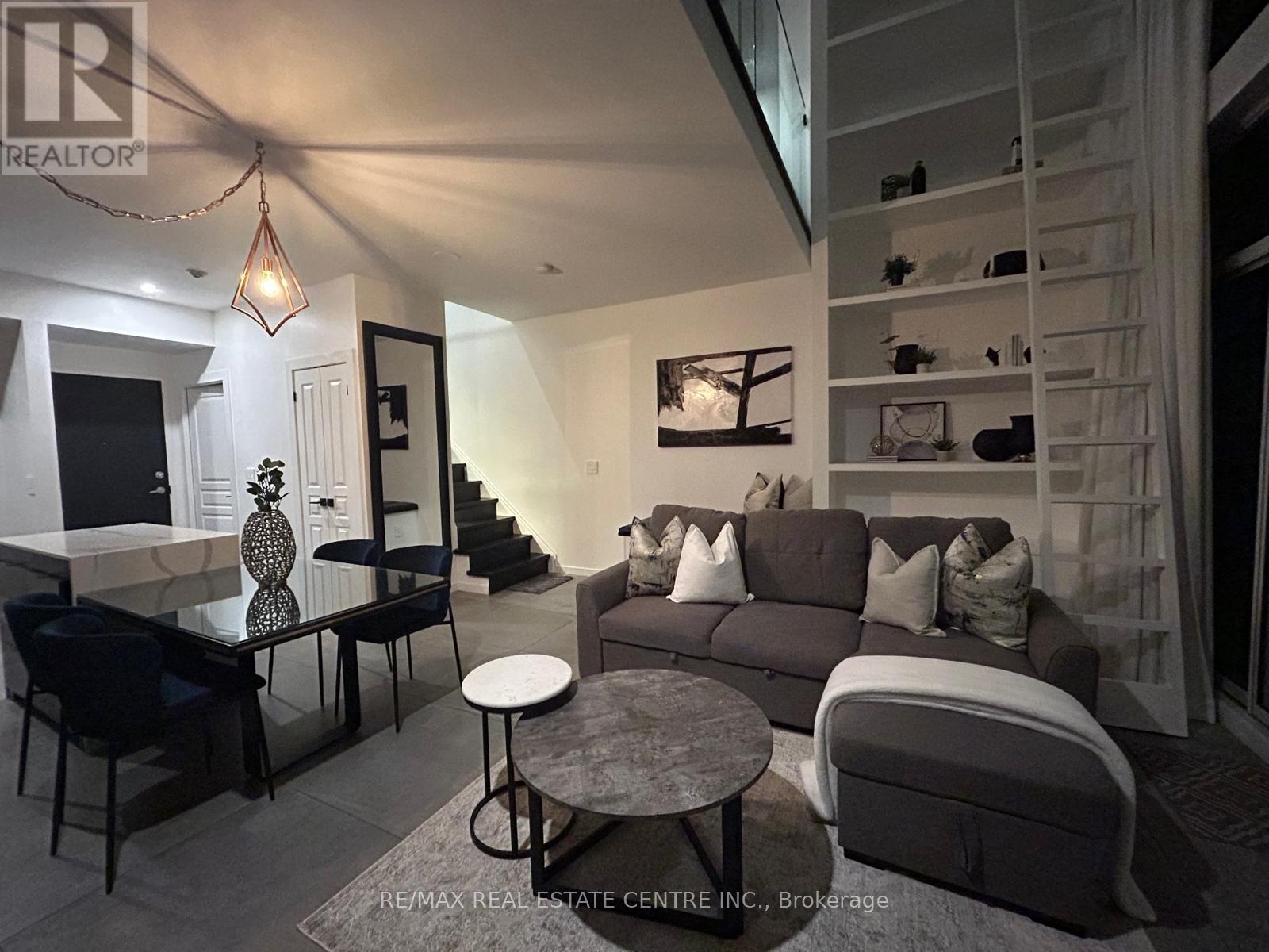 503 - 220 Burnhamthorpe Road W, Mississauga, Ontario L5B 4N4 - Photo 4 - W12537064