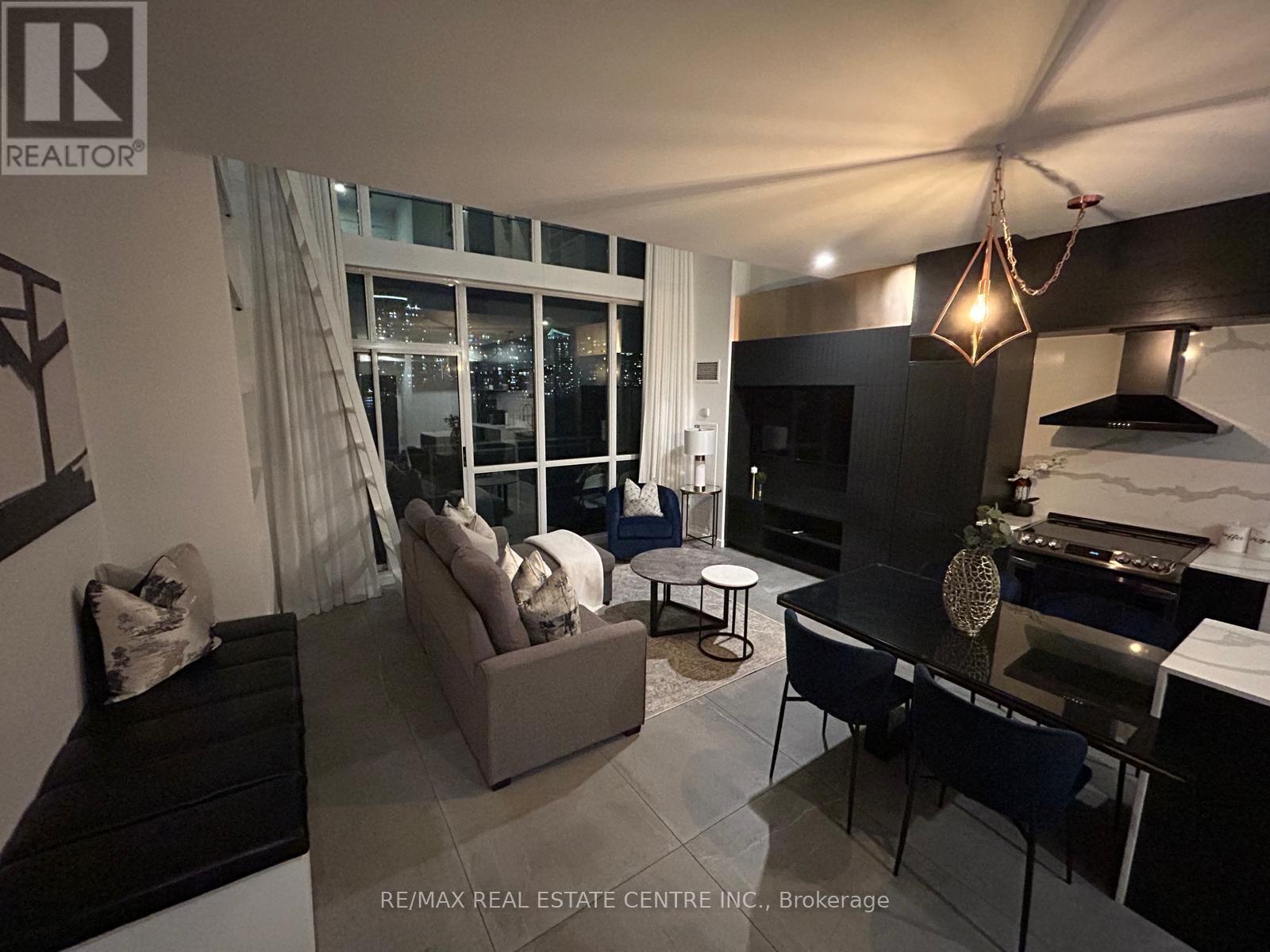 503 - 220 Burnhamthorpe Road W, Mississauga, Ontario L5B 4N4 - Photo 5 - W12537064