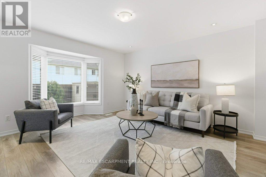 113 Thornlodge Drive, Hamilton, Ontario L8B 0N4 - Photo 8 - X12499596