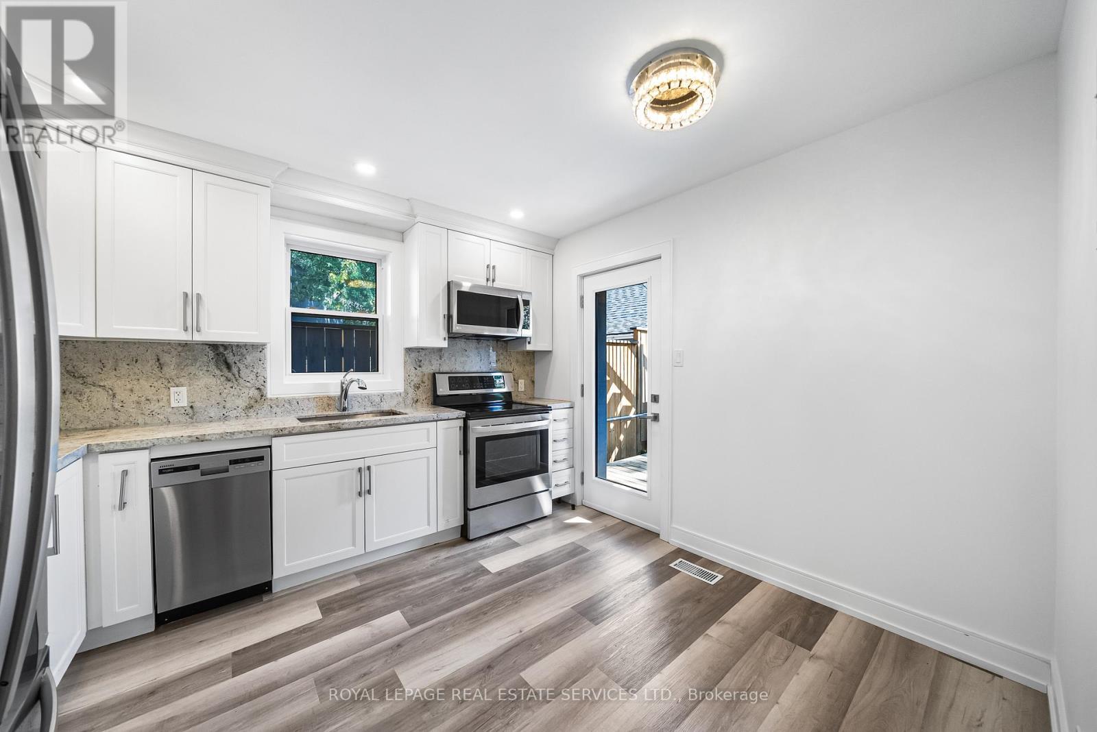 2 - 50 Arcadian Circle, Toronto, Ontario  M8W 2Y9 - Photo 3 - W12456045