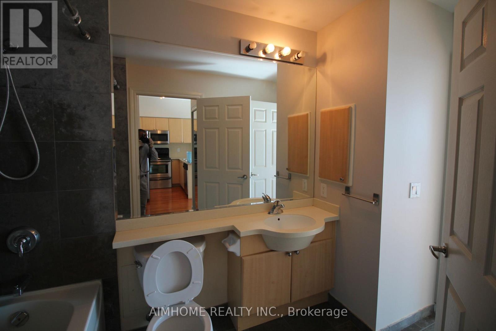 4407 - 763 Bay Street, Toronto, Ontario  M5G 2R3 - Photo 17 - C12549194