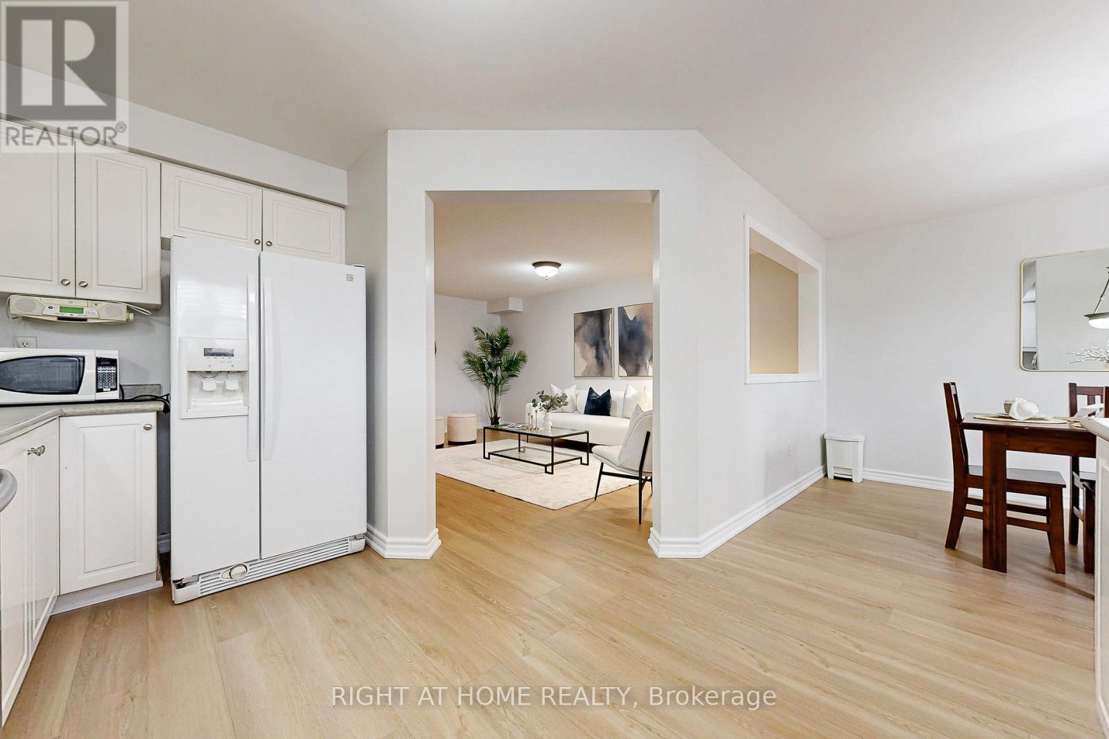 10 Pascoe Drive, Markham, Ontario  L6B 1C4 - Photo 8 - N12549206