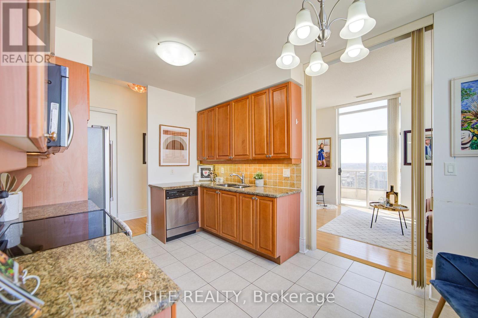 Gph10 - 3880 Duke Of York Boulevard, Mississauga, Ontario  L5B 4M7 - Photo 4 - W12549198