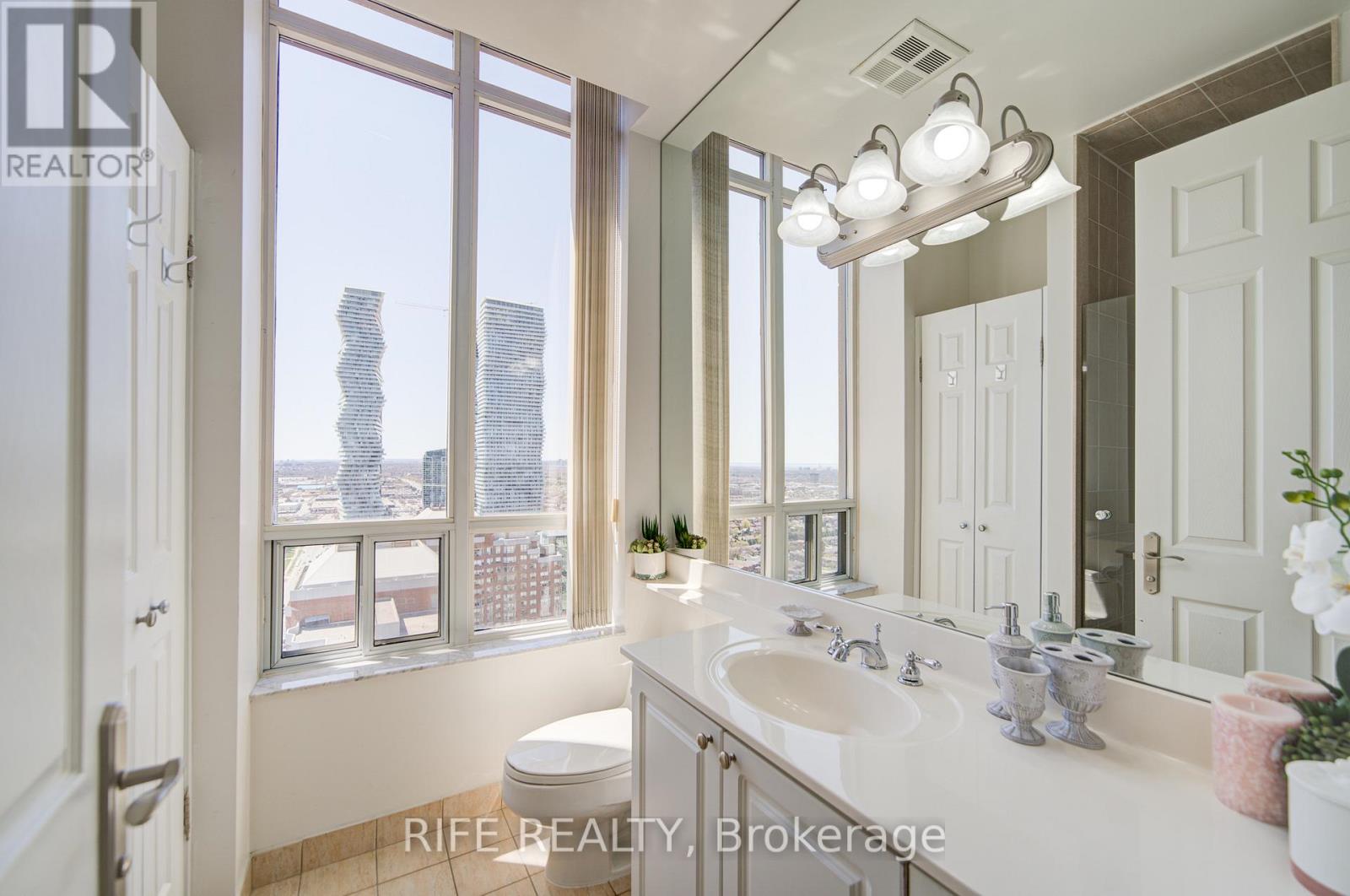 Gph10 - 3880 Duke Of York Boulevard, Mississauga, Ontario  L5B 4M7 - Photo 9 - W12549198