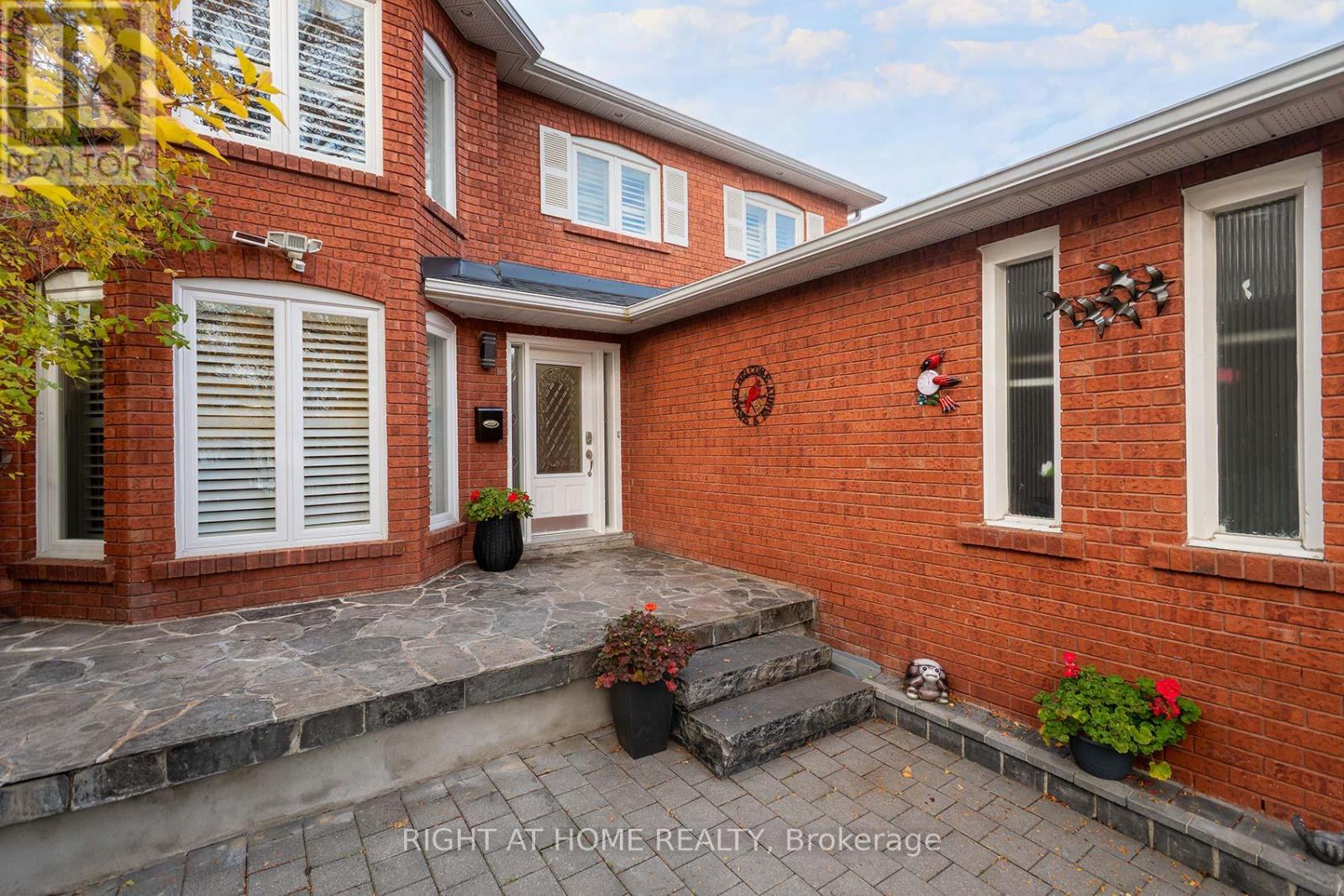 70 Bellona Street, Vaughan, Ontario  L4L 6R4 - Photo 4 - N12529364