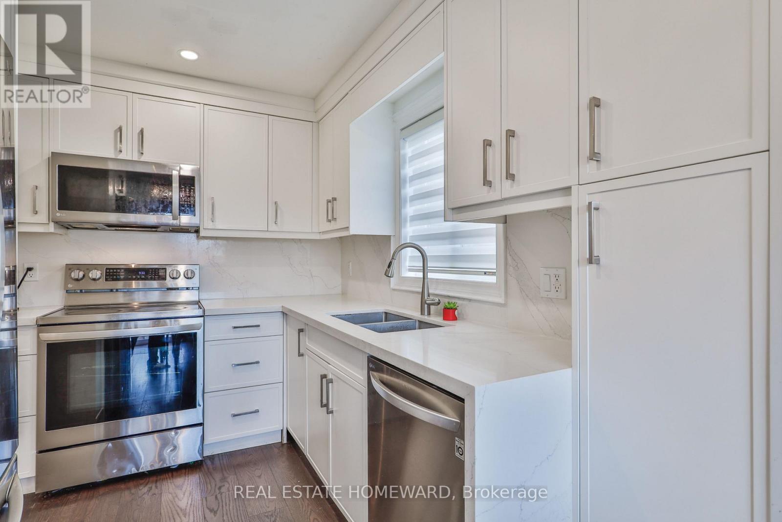 20 Masters Drive, Barrie, Ontario L4M 6W4 - Photo 10 - S12549126