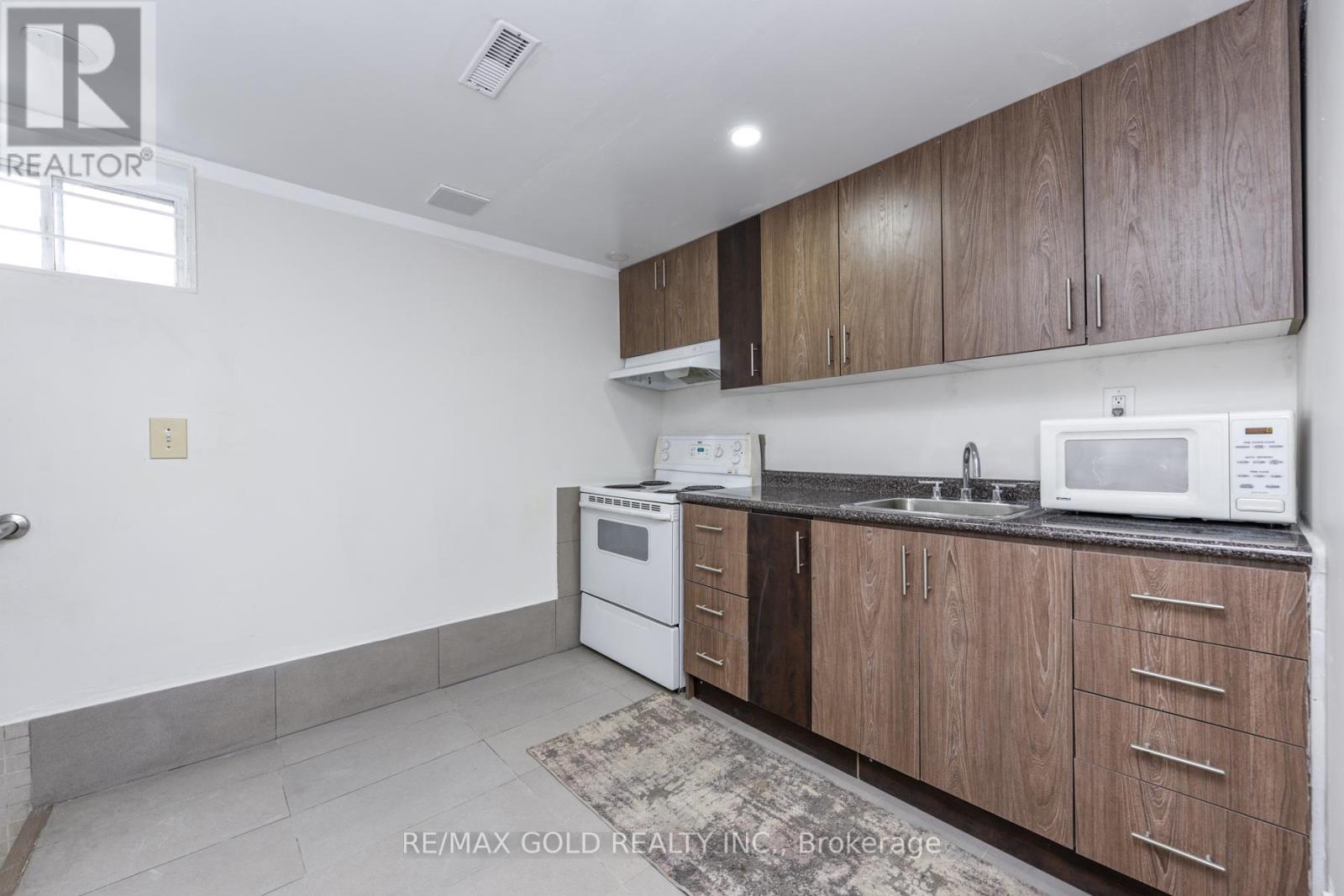 7610 Anaka Drive, Mississauga, Ontario  L4T 3H7 - Photo 24 - W12549212