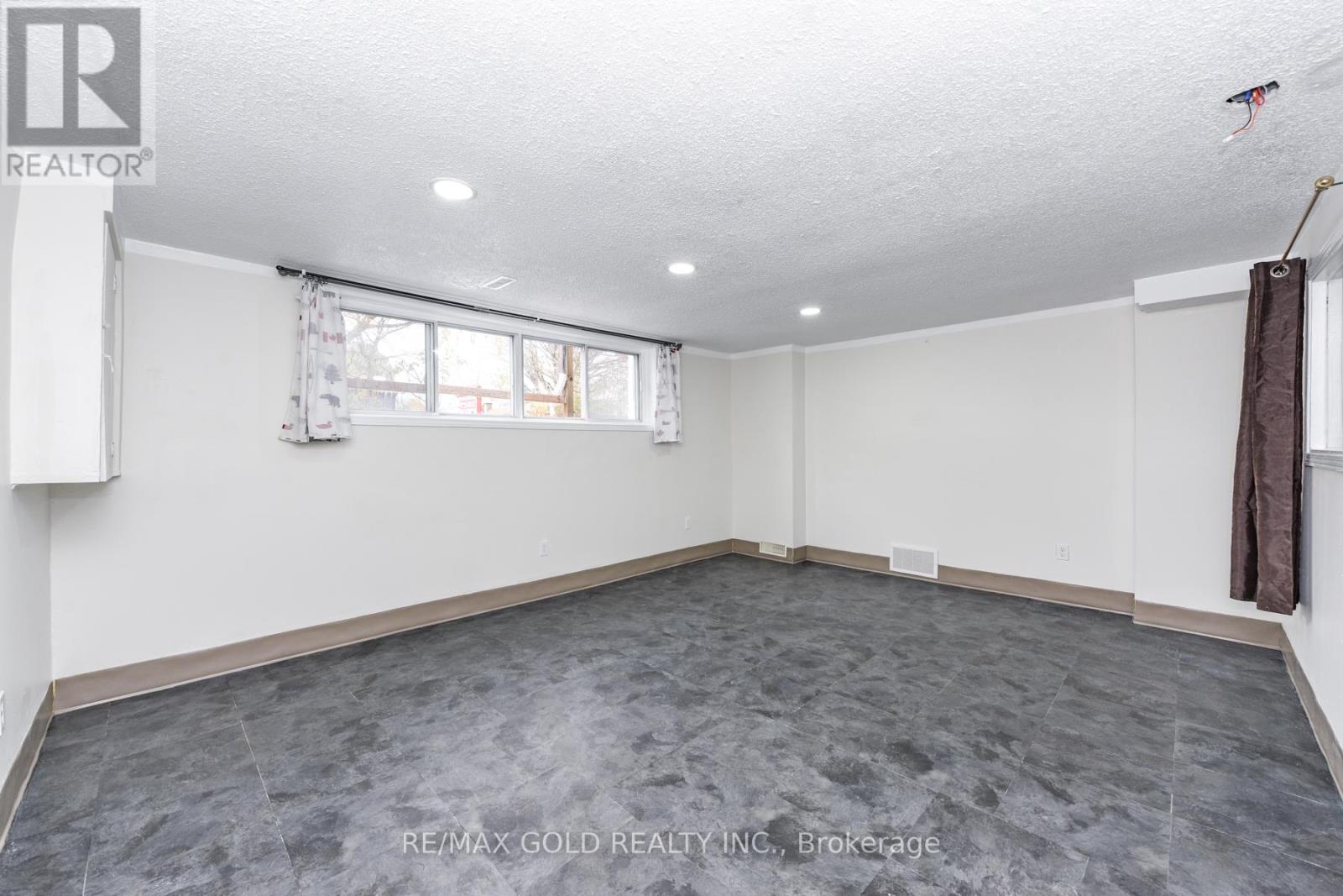 7610 Anaka Drive, Mississauga, Ontario  L4T 3H7 - Photo 28 - W12549212