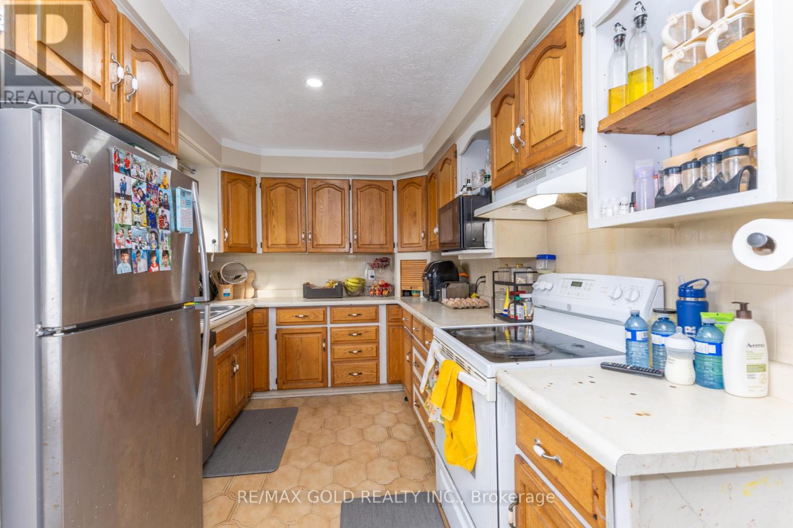 7610 Anaka Drive, Mississauga, Ontario  L4T 3H7 - Photo 5 - W12549212