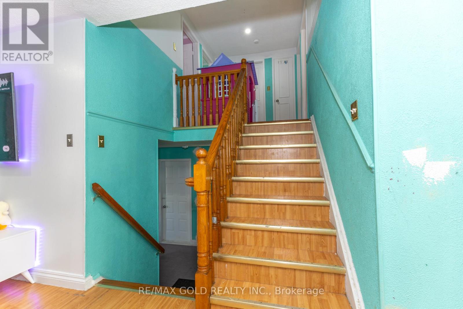 7610 Anaka Drive, Mississauga, Ontario  L4T 3H7 - Photo 6 - W12549212