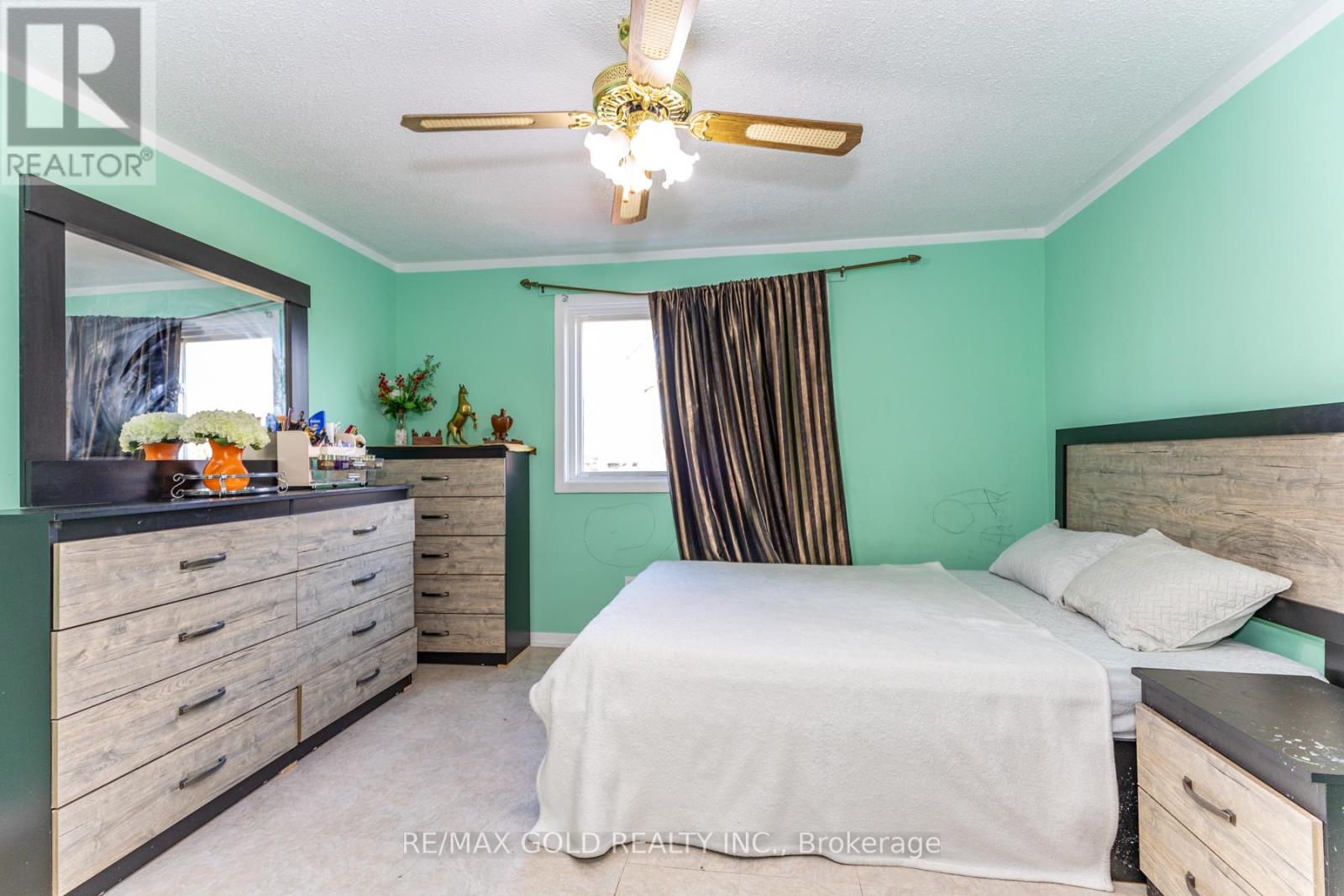 7610 Anaka Drive, Mississauga, Ontario  L4T 3H7 - Photo 9 - W12549212