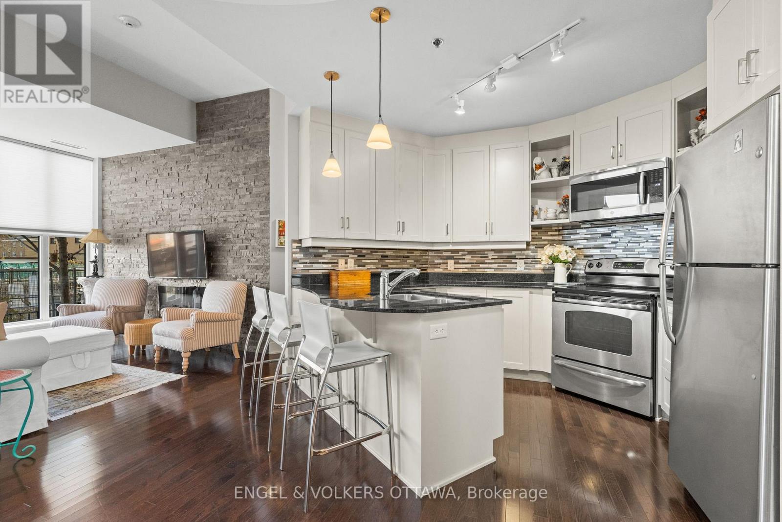 102 - 75 Cleary Avenue, Ottawa, Ontario  K2A 1R8 - Photo 5 - X12525768