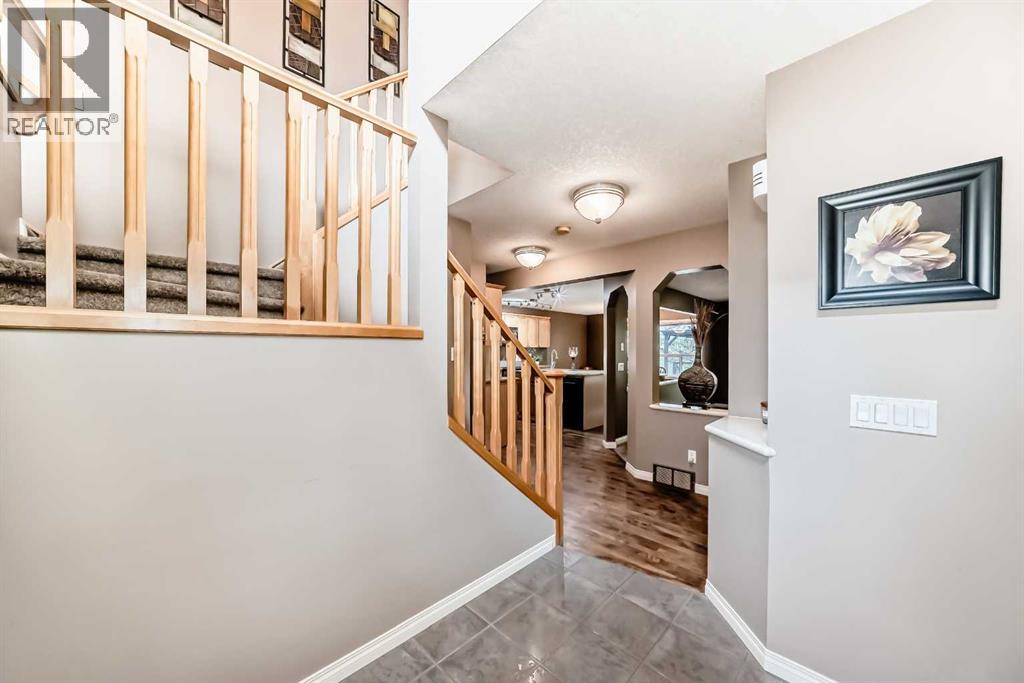 343 Oakmere Way, Chestermere, Alberta  T1X 1N3 - Photo 4 - A2252939