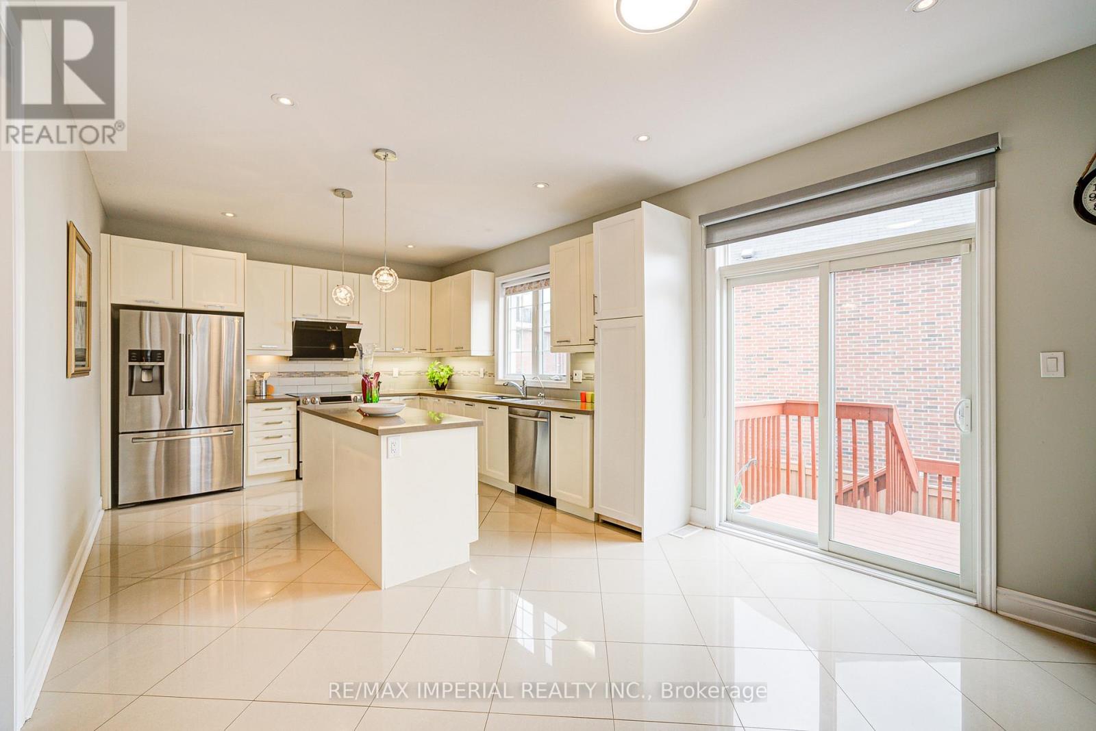 982 Wilbur Pipher Circle, Newmarket, Ontario  L3X 0B8 - Photo 12 - N12548232