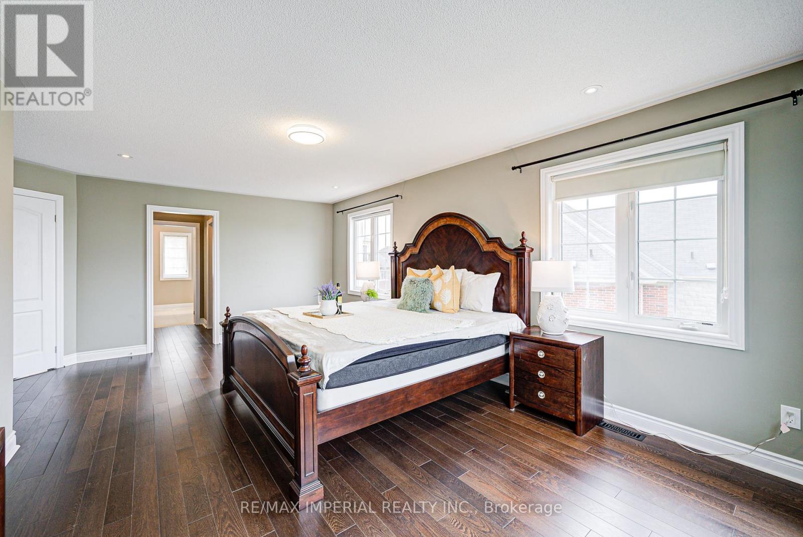 982 Wilbur Pipher Circle, Newmarket, Ontario  L3X 0B8 - Photo 17 - N12548232