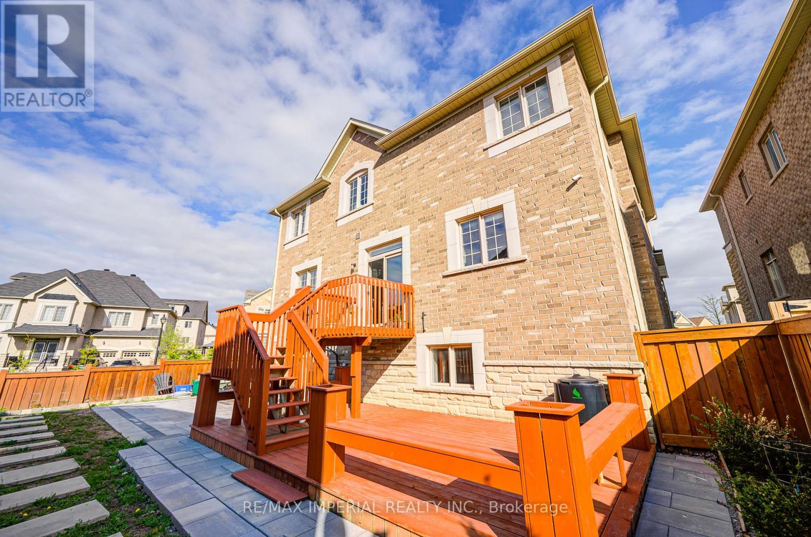 982 Wilbur Pipher Circle, Newmarket, Ontario  L3X 0B8 - Photo 36 - N12548232