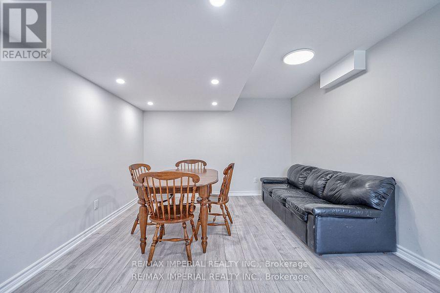 982 Wilbur Pipher Circle, Newmarket, Ontario  L3X 0B8 - Photo 43 - N12548232