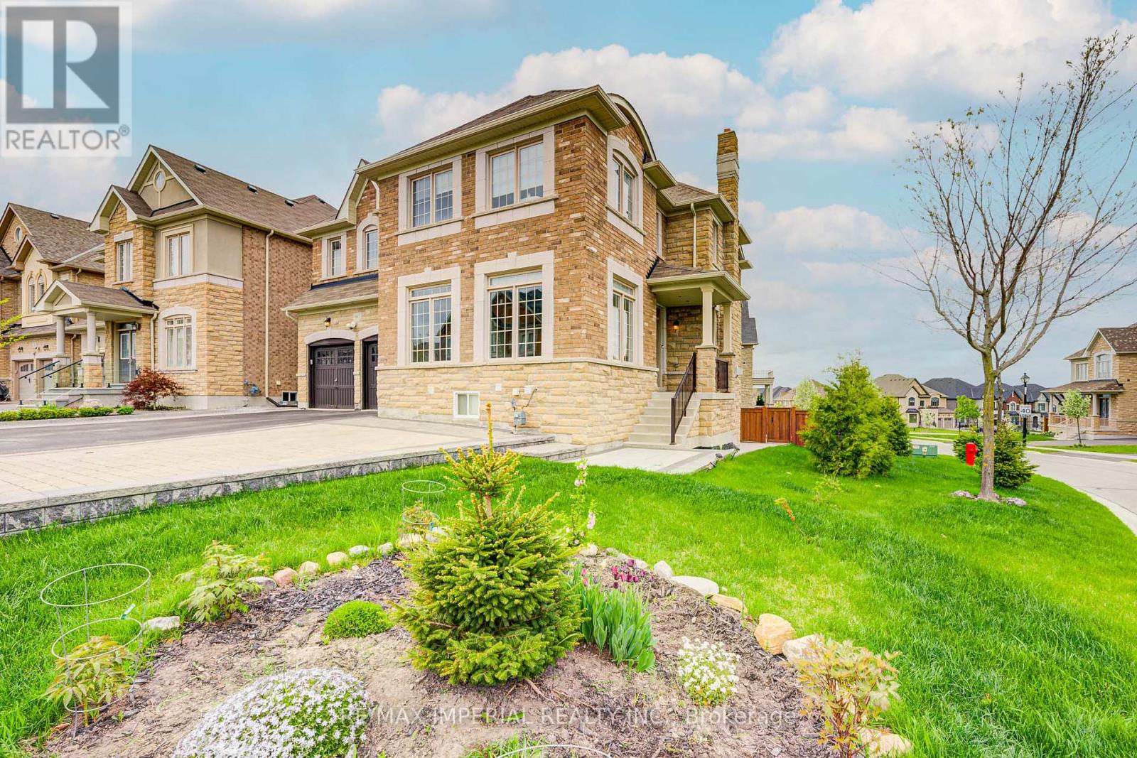 982 Wilbur Pipher Circle, Newmarket, Ontario  L3X 0B8 - Photo 38 - N12548232