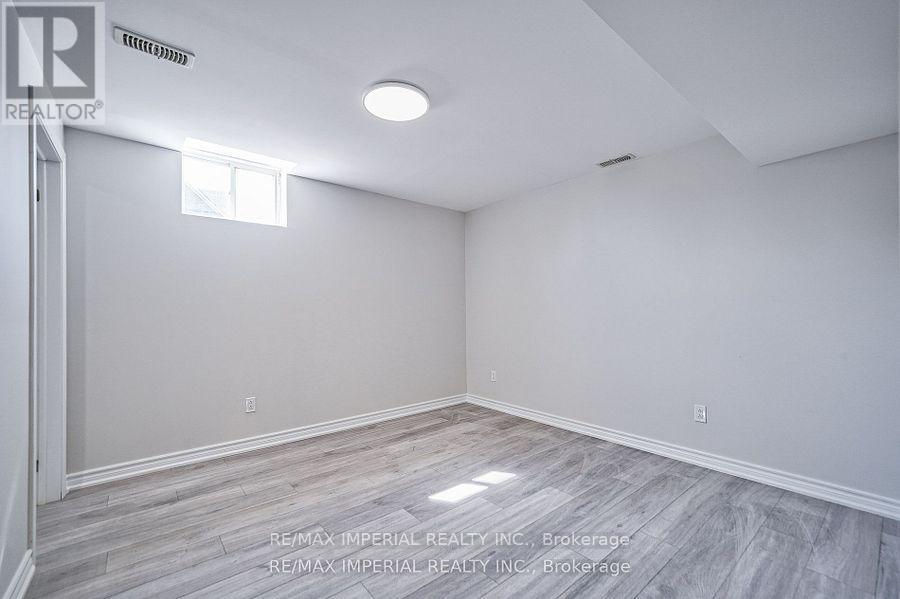 982 Wilbur Pipher Circle, Newmarket, Ontario  L3X 0B8 - Photo 48 - N12548232