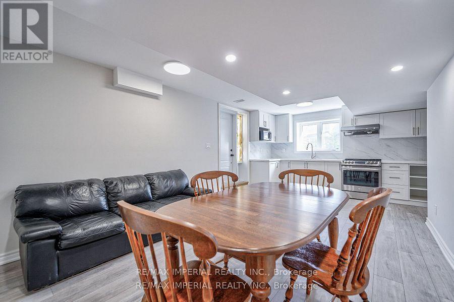 982 Wilbur Pipher Circle, Newmarket, Ontario  L3X 0B8 - Photo 44 - N12548232