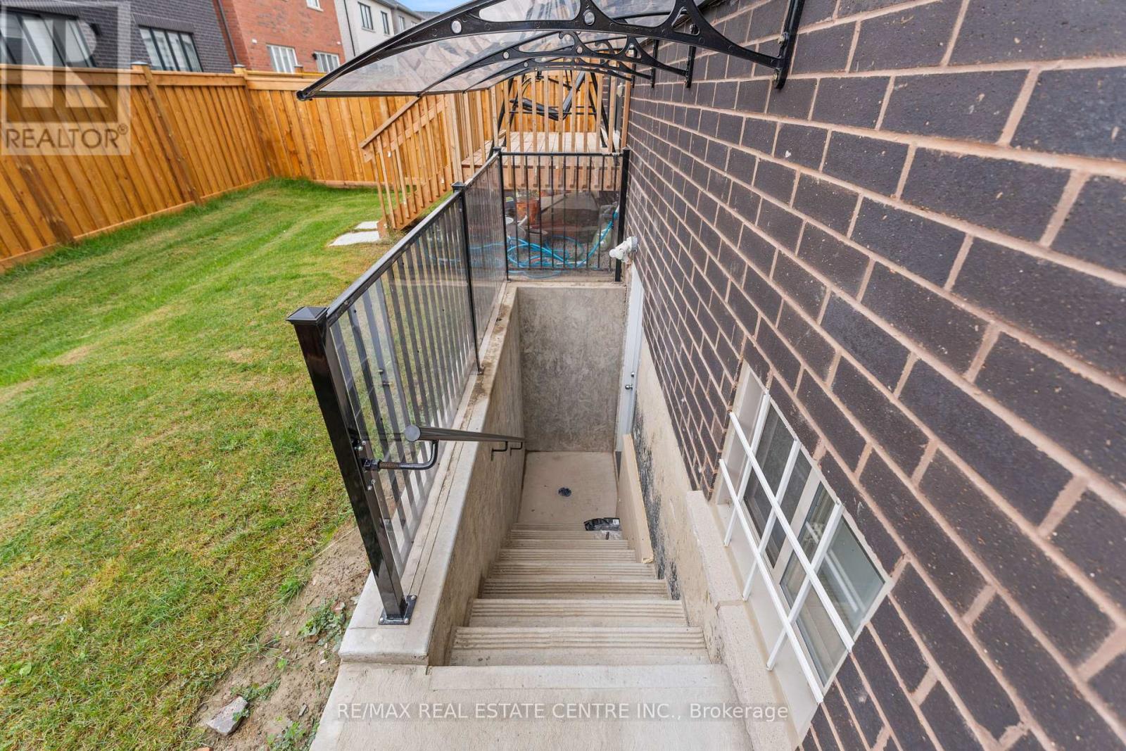 8 Vincena Road, Caledon, Ontario  L7C 4M5 - Photo 26 - W12549232