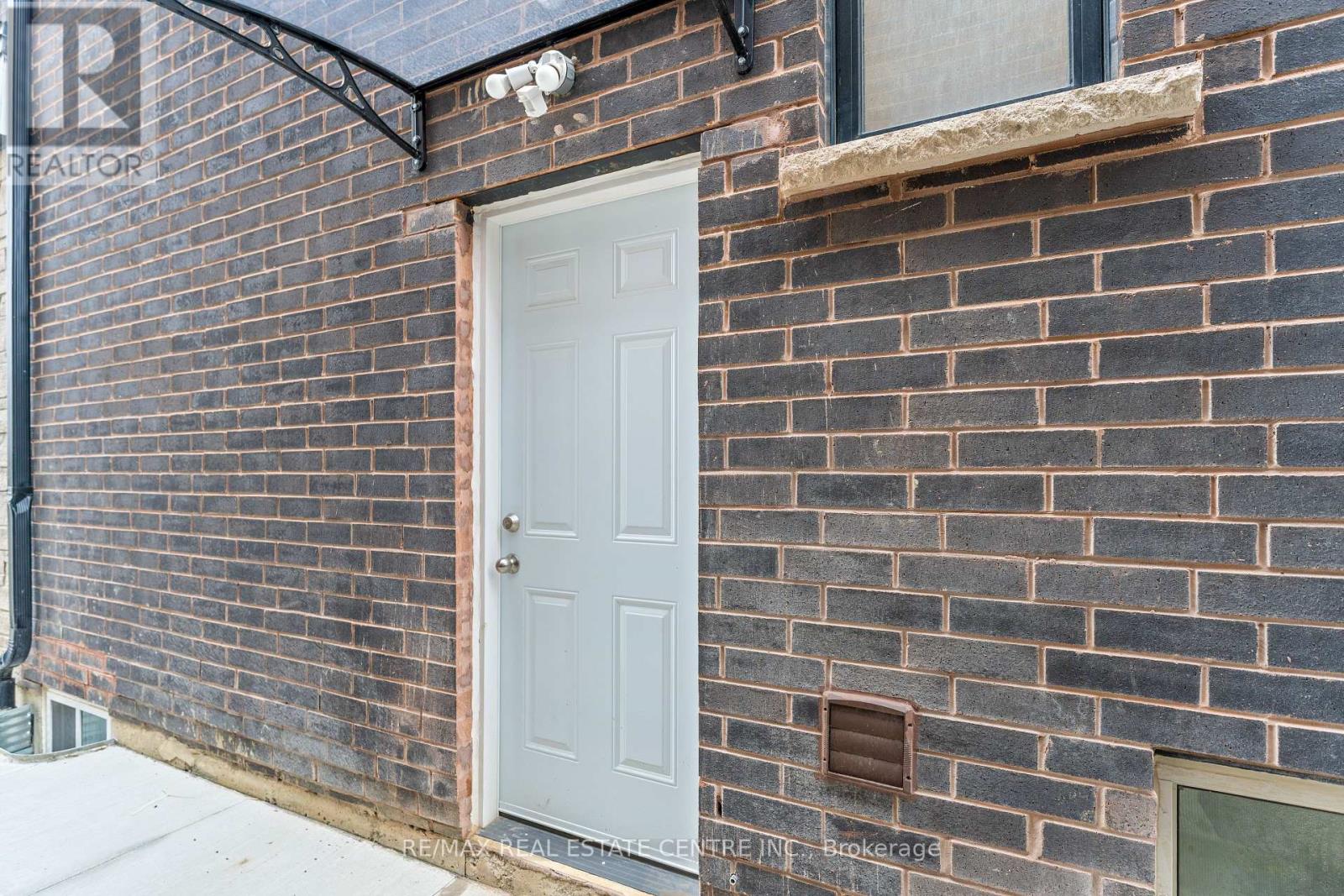 8 Vincena Road, Caledon, Ontario  L7C 4M5 - Photo 31 - W12549232