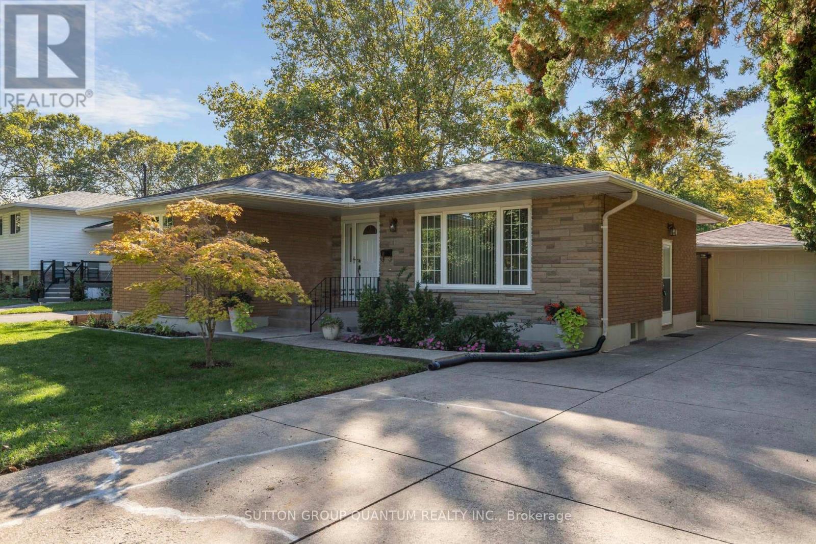 8 BERMUDA DRIVE, St. Catharines, Ontario