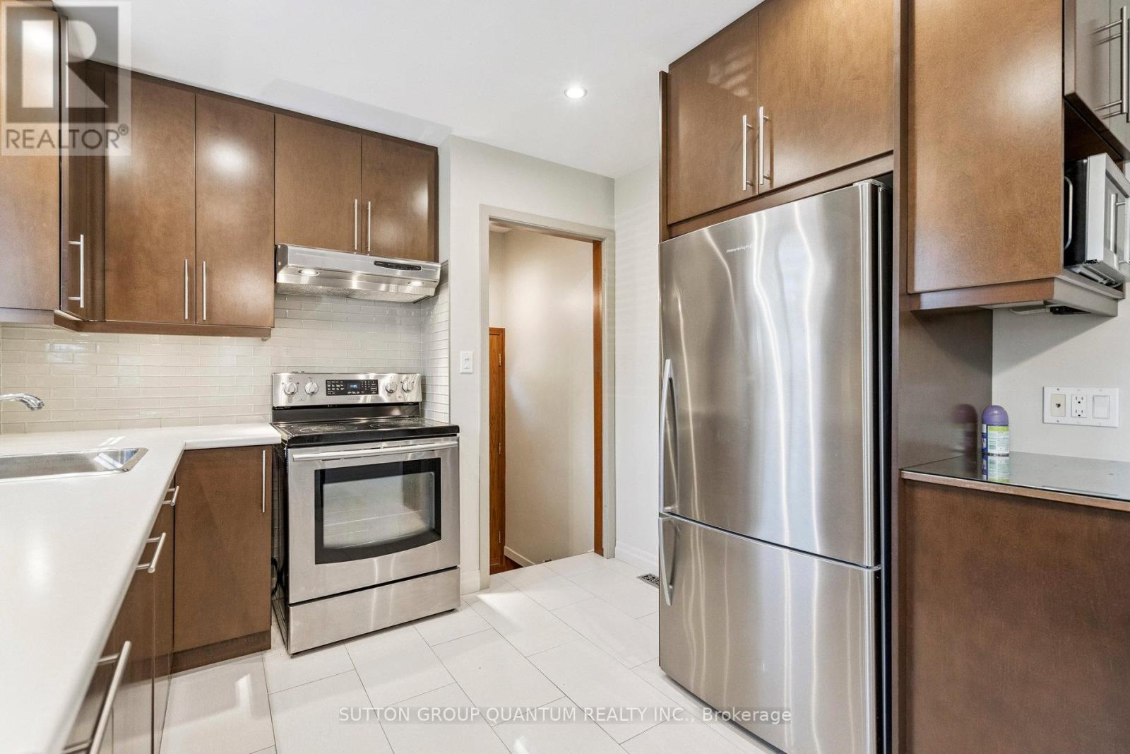 8 Bermuda Drive, St. Catharines, Ontario  L2M 4E6 - Photo 12 - X12549236