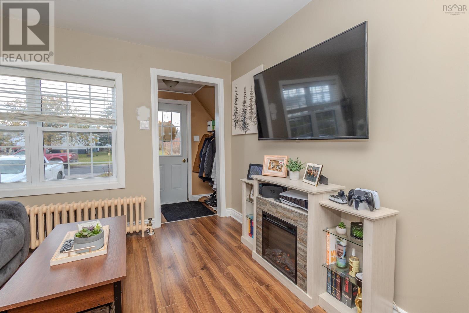 82 Beacon Street, Glace Bay, Nova Scotia  B1A 5G4 - Photo 3 - 202527789