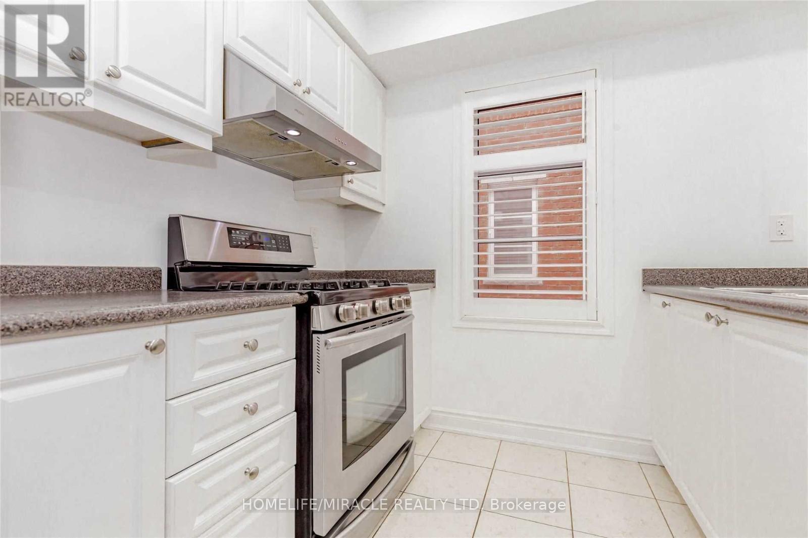 30 - 92 Baycliffe Crescent, Brampton, Ontario  L7A 3Z3 - Photo 18 - W12549040