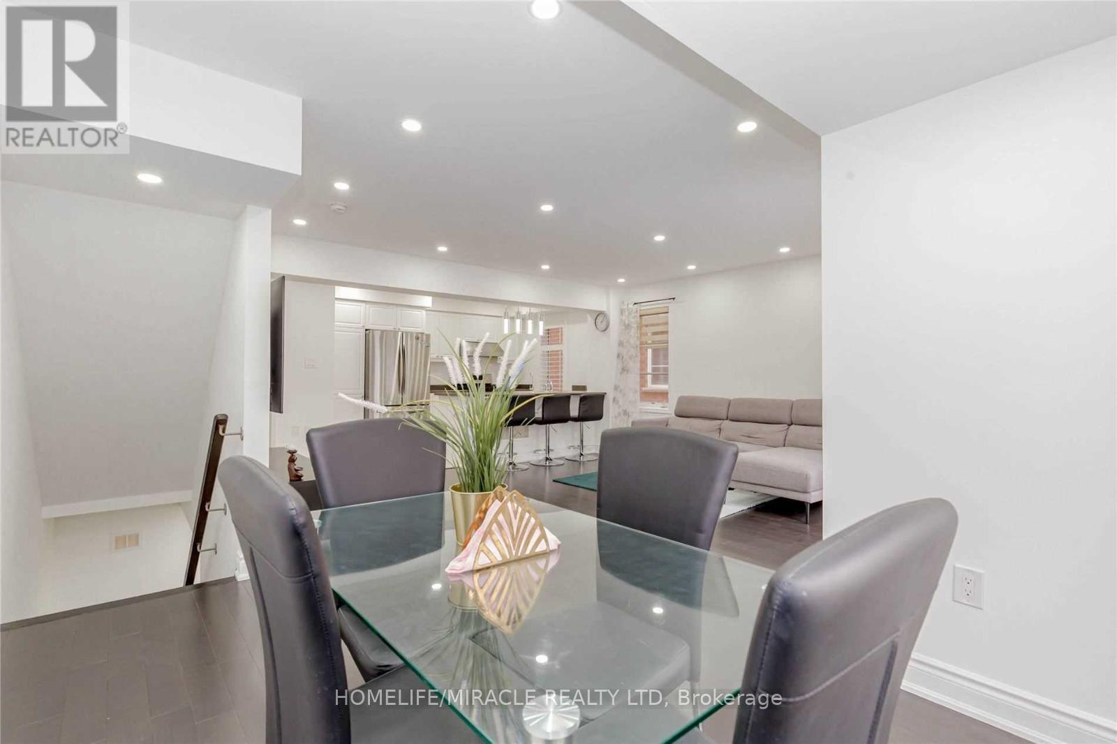 30 - 92 Baycliffe Crescent, Brampton, Ontario  L7A 3Z3 - Photo 7 - W12549040