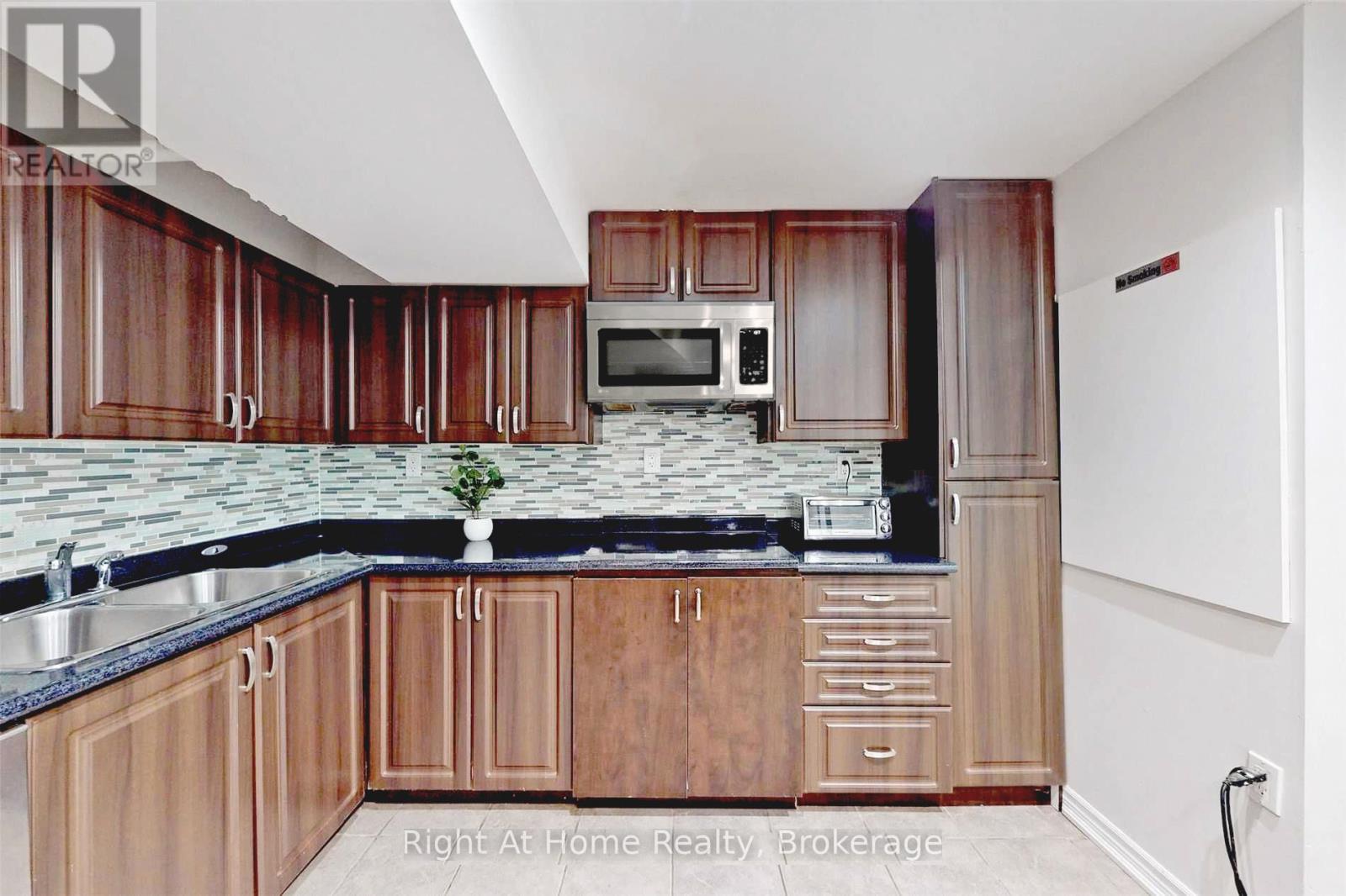 Lower - 126 Duncan Lane, Milton, Ontario  L9T 3X3 - Photo 3 - W12549228