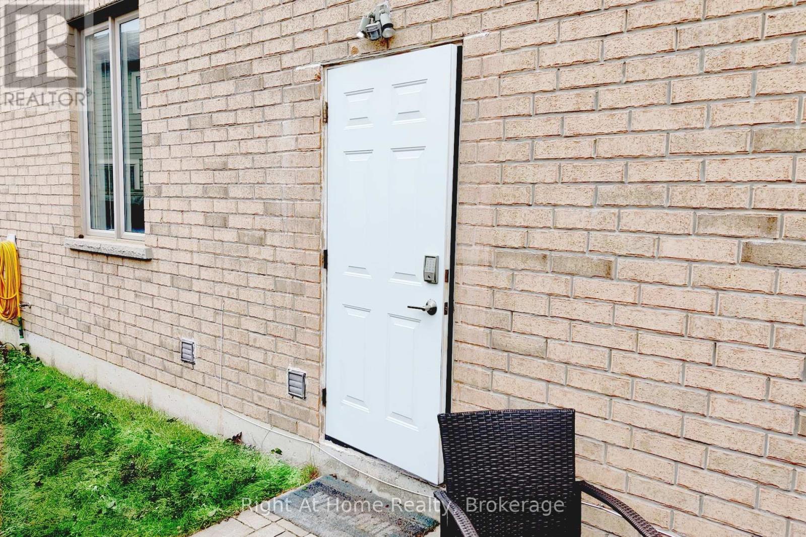 Lower - 126 Duncan Lane, Milton, Ontario  L9T 3X3 - Photo 4 - W12549228