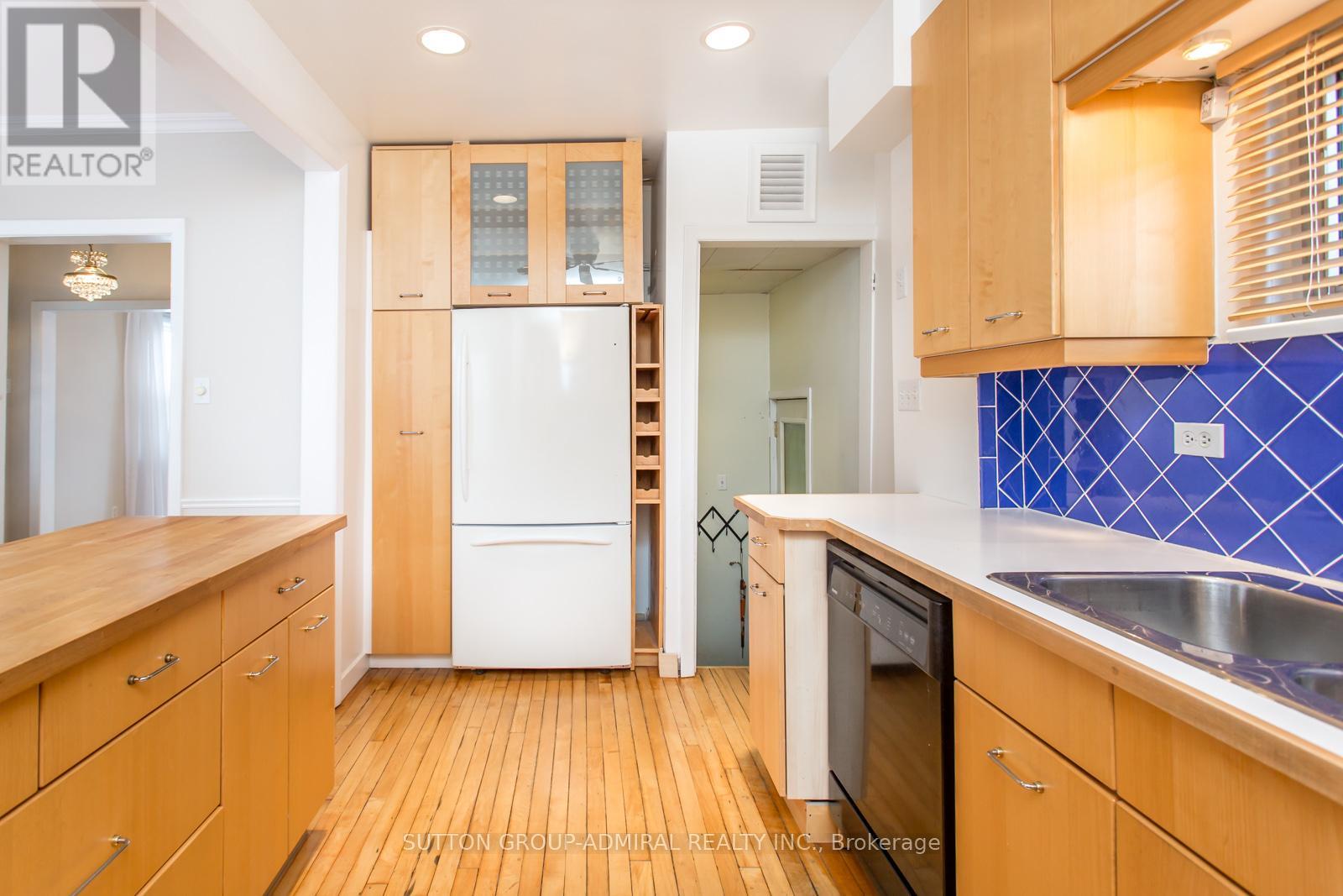 26 Forty First Street, Toronto, Ontario M8W 3N6 - Photo 10 - W12544320