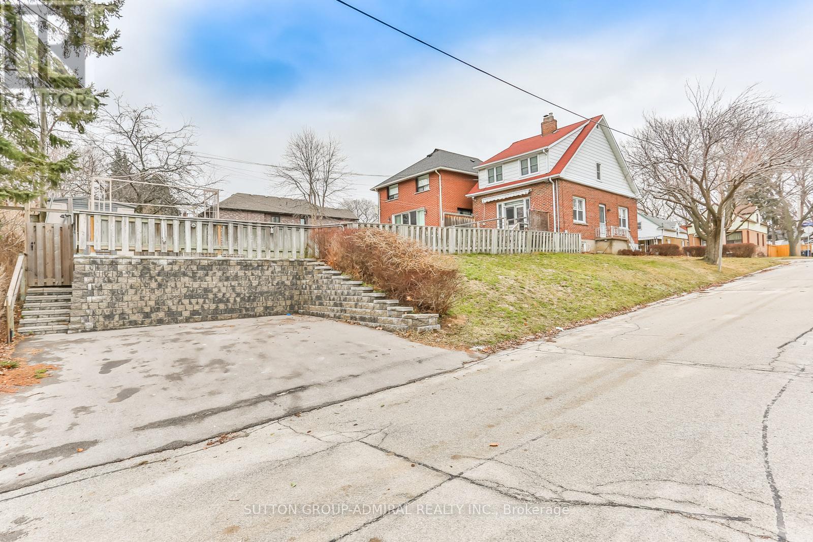 26 Forty First Street, Toronto, Ontario M8W 3N6 - Photo 3 - W12544320