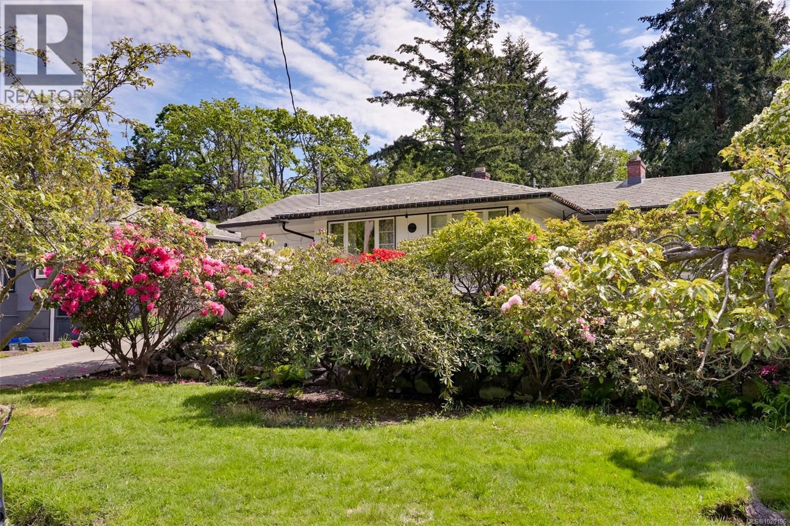 1233 Tattersall Dr, Saanich, British Columbia