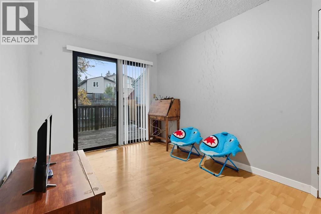 1137 Berkley Drive Nw, Calgary, Alberta  T3K 1S6 - Photo 17 - A2270368