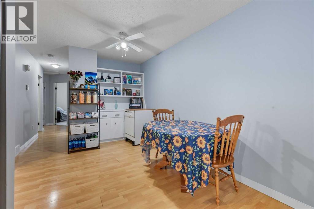 1137 Berkley Drive Nw, Calgary, Alberta  T3K 1S6 - Photo 7 - A2270368