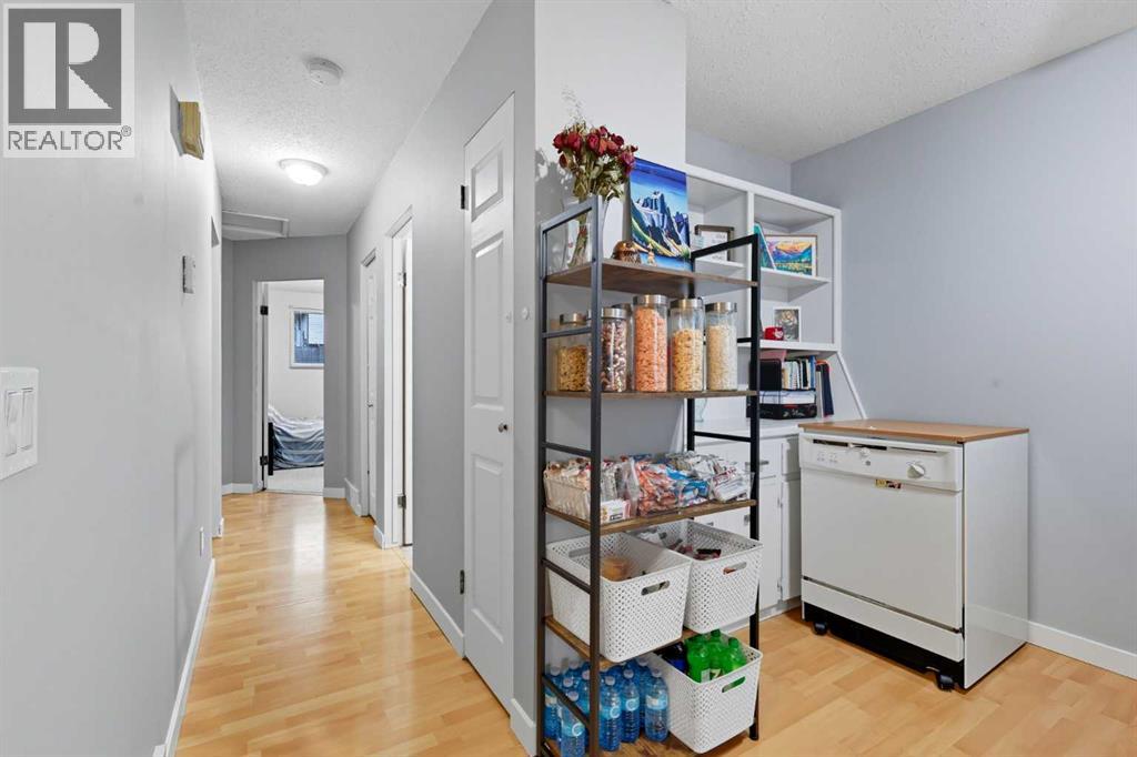 1137 Berkley Drive Nw, Calgary, Alberta  T3K 1S6 - Photo 12 - A2270368